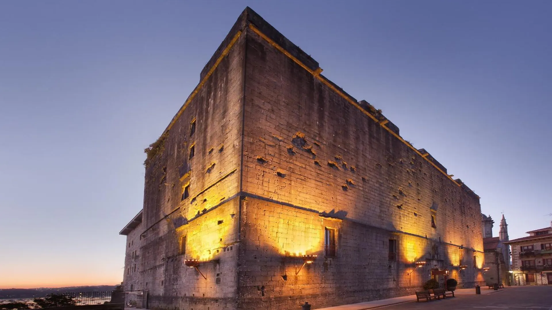 Parador De Hondarribia location