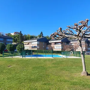 Con Piscina, Parking Y Terraza Apartamento